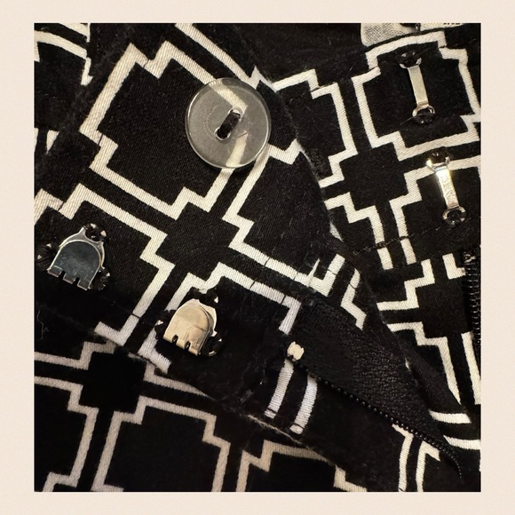 White House Black Market shorts. - Picture 2 of 3